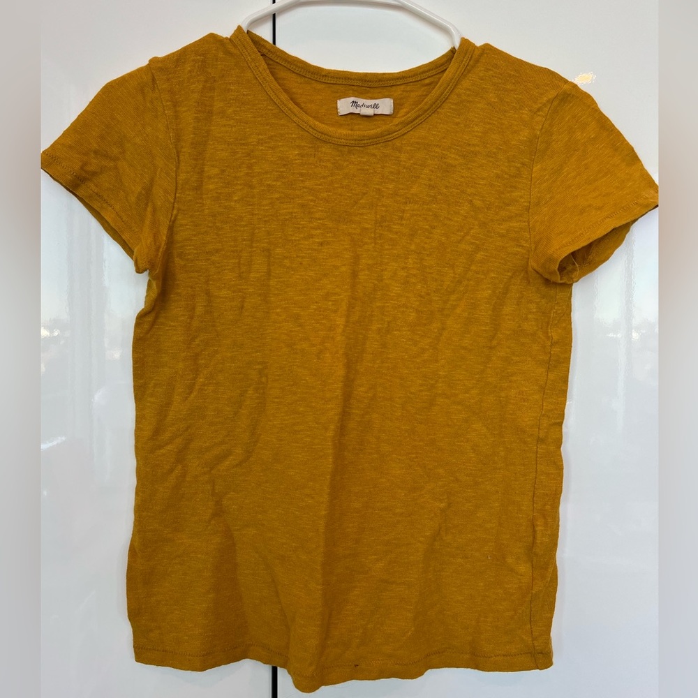 Madewell short sleeve crew t shirt in yellow - size XS